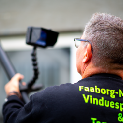Rensning af tagrender for privat og erhverv
